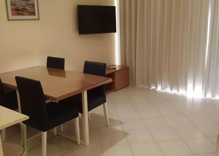 オンダマール アパルタメントス 4*